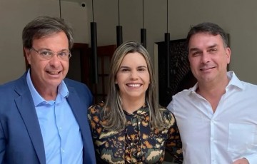 Clarissa Tércio, Gilson Machado e Flávio Bolsonaro se encontram em Brasília para discutir reeleição de Bolsonaro