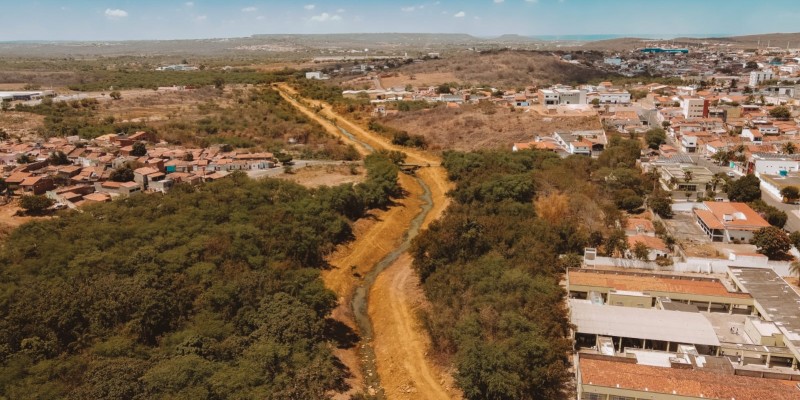 Prefeitura de Araripina realiza segunda limpeza do Canal São Pedro em 9 meses de gestão