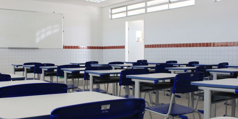 Decisão judicial mantém a suspensão de aulas presenciais em escolas públicas e privadas para o terceiro ano do ensino médio