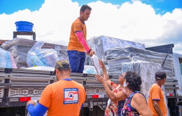 Camaragibe: Prefeitura inicia distribuição de Kits dormitórios para população atingida pelas chuvas 