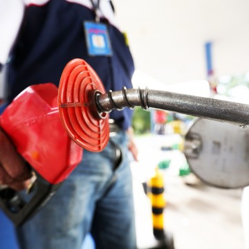 Bolsonaro programa novo aumento no preço do combustível para as próximas semanas
