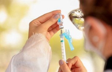 Recife inicia vacinação contra covid-19 para bebês de 6 meses a 2 anos com comorbidades neste sábado (12)