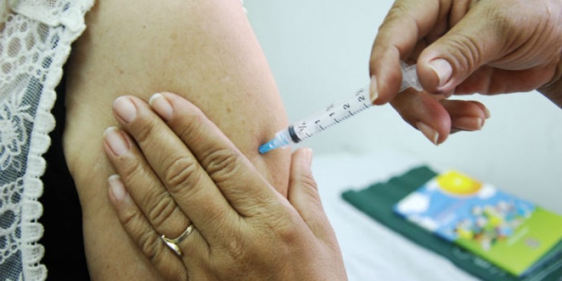 Podem se vacinar contra a gripe, 3,5 milhões de pernambucanos que fazem parte do grupo prioritário.