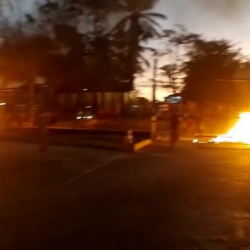 Ônibus atropela e mata homem no terminal de Joana Bezerra
