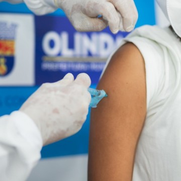 Olinda e Recife realizam ações para levar vacinação contra Covid-19 para as comunidades
