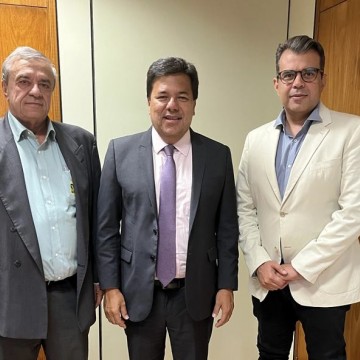 Mendonça recebe apoio de Evandro Valadares, prefeito de São José do Egito e reforça compromisso com a cidade e região
