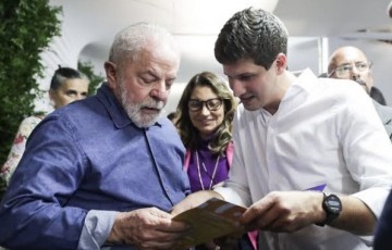 Coluna do sábado | O papel de João Campos na manutenção de Márcio França no primeiro escalão de Lula
