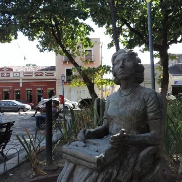 Sobrado onde Clarice Lispector morou no Recife vai virar museu