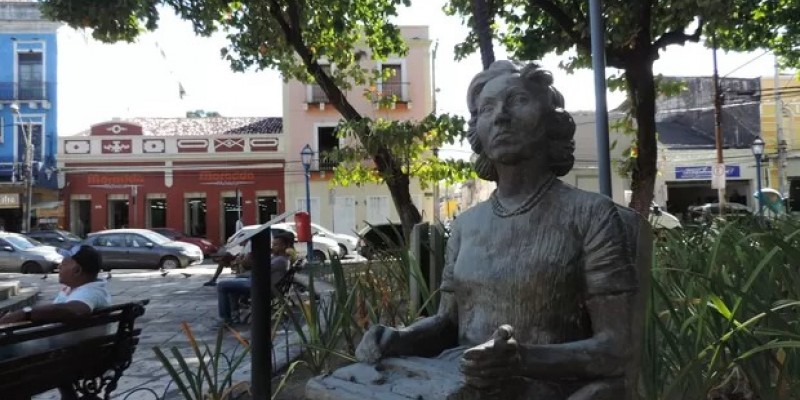 Sobrado onde Clarice Lispector morou no Recife vai virar museu Imóvel está abandonado e com problemas estruturais há anos