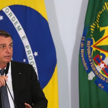 Presidente regulamenta auxílio gás e Programa Alimenta Brasil