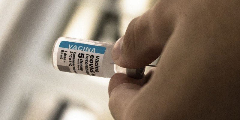 O cenário epidemiológico deixa de ser emergencial e, por isso, é necessário ajustes na campanha de vacinação