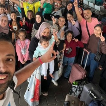 Grupo de brasileiros repatriados vindos do Oriente Médio chega ao país nesta segunda (13) 