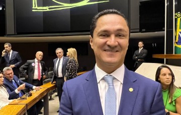 André Ferreira toma posse como o deputado mais votado do Nordeste 