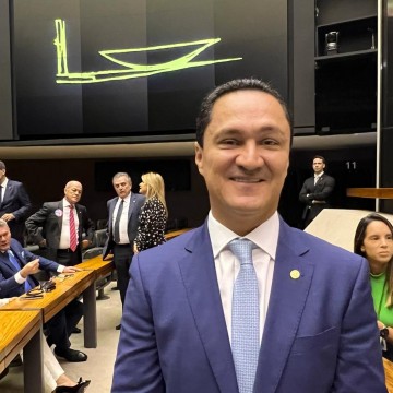 André Ferreira toma posse como o deputado mais votado do Nordeste 