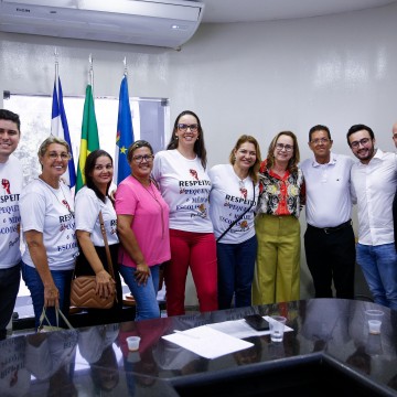 Lula da Fonte e Romero Sales Filho se reúnem com secretária de Educação para falar sobre recadastramento das unidades de ensino