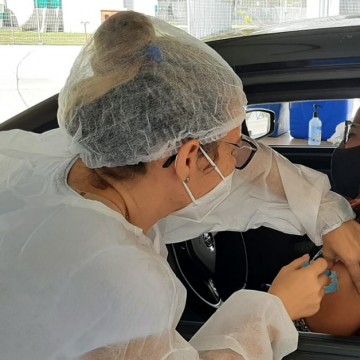 Recife libera vacinação contra a covid-19 para pessoas com 43 anos ou mais
