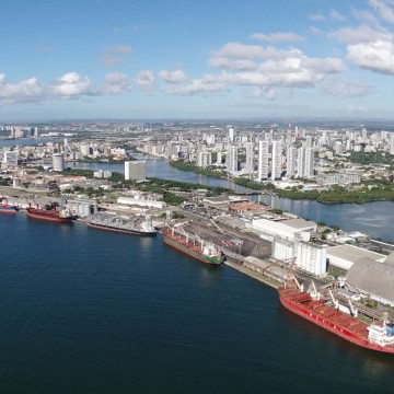Em operação inédita, Porto do Recife vai exportar álcool etílico para a África