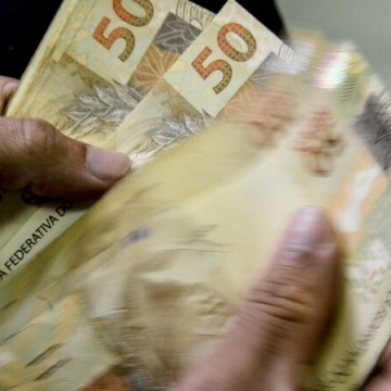 Salário mínimo tem aumento e passará a ser R$ 1.320 em maio