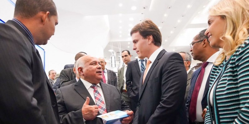 Coluna do sábado | Miguel Coelho dá guinada à direita, muda tom para atrair evangélicos e conter crescimento de Anderson