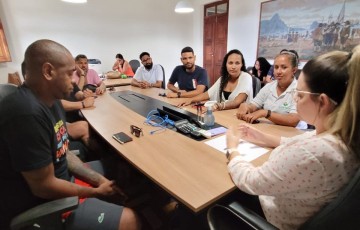 Thallyta Figuêroa se reúne com artistas locais e inova com  organização participativa para o Carnaval da ilha de 2023