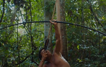 ' A Última Floresta' - a luta e a poesia dos Yanomamis por Luiz Bolognesi