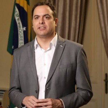 Paulo Câmara sanciona lei que reajusta piso salarial dos professores estaduais