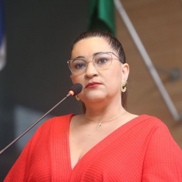Aline Mariano cobra que líder da oposição revele nome de vereador que teria supostamente agredido uma mulher em Areias