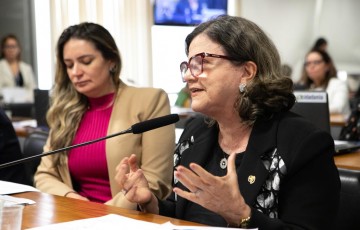 Teresa Leitão denuncia “descumprimento generalizado” do piso do magistério