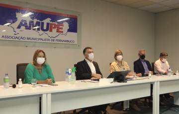 Paulo Câmara se reúne com Prefeitos para debater epidemias que atingem Pernambuco