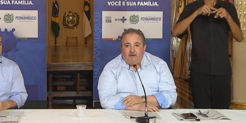 Secretário de Saúde de Pernambuco afirmou que estado projeta abertura de 100 leitos de UTI até o fim do mês