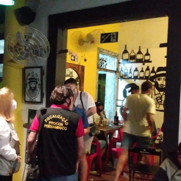Três bares são autuados em fiscalização do Procon-PE no Grande Recife