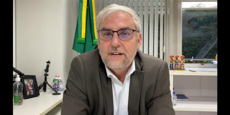 Silvio também defende o governo Bolsonaro afirmando que ele não minimiza a pandemia, apenas defende o retorno aos trabalhos