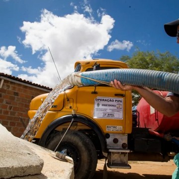 Ação da DPU pede restabelecimento da Operação Carro-Pipa; mais de 500 mil pessoas estão sem água em Pernambuco