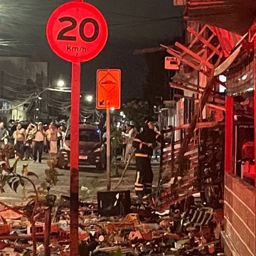 Explosão após vazamento de gás destrói restaurante no bairro do Ipsep
