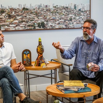 Prefeito João Campos anuncia exposição imersiva do Luzzco em homenagem a Ariano Suassuna, no Recife