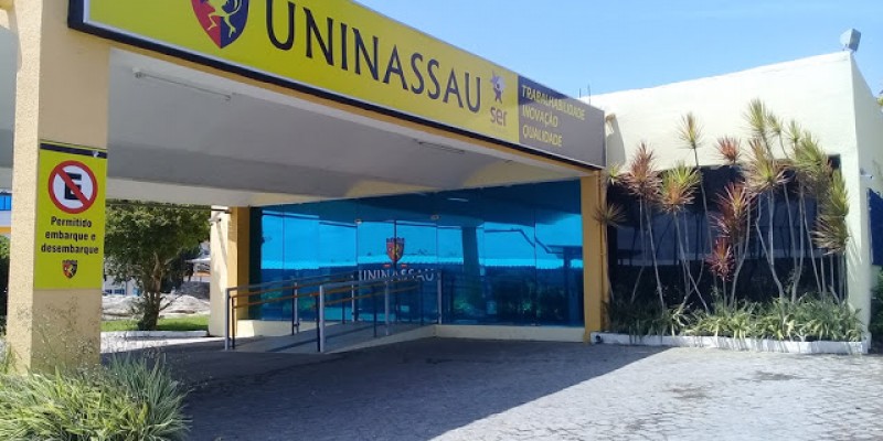 UNINASSAU Caruaru leva serviços a centro de compras da cidade 