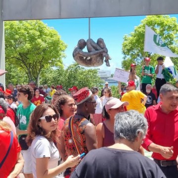 Mobilização simbólica contra os atos antidemocráticos no 8 de janeiro de 2023 é realizado no Recife