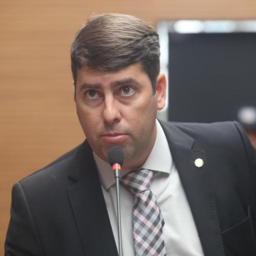 Samuel Salazar comemora aprovação do projeto de lei que autoriza Prefeitura do Recife construir 40 novas creches