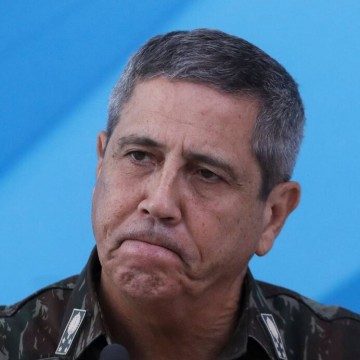 General Braga Netto recebe sala no comitê de campanha de Bolsonaro