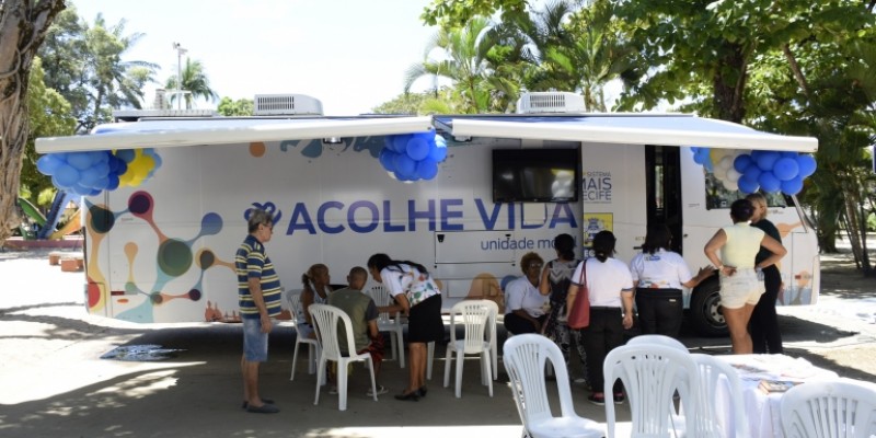 O programa Acolhe Vida Recife instalou uma estação de higiene pessoal, com chuveiros e pias dentro de um trailer, para dar suporte aos dependentes químicos especialmente neste período de pandemia 