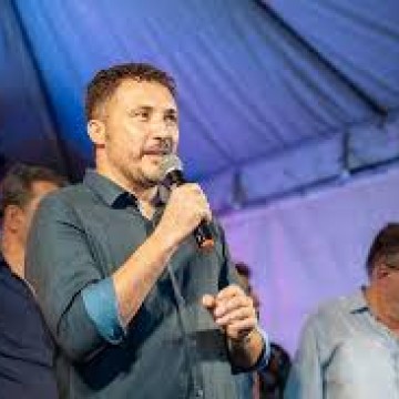 PT decide apoiar a reeleição de Flávio Gadelha em Abreu e Lima 