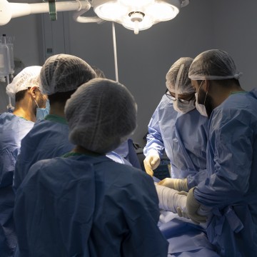 Hospital Otávio de Freitas realiza primeiro procedimento com bioimpressora para regeneração de tecidos no SUS 
