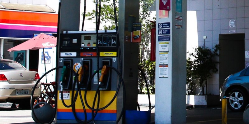 Índice desacelerou com queda na gasolina, apesar da alta nos alimentos