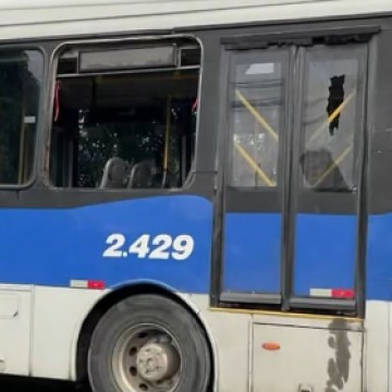 Assalto a ônibus deixa um bandido morto e outros quatro feridos na Madalena; um suspeito conseguiu fugir