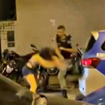 PMs filmados agredindo mulher no meio da rua em Primavera ficarão presos no batalhão por 30 dias