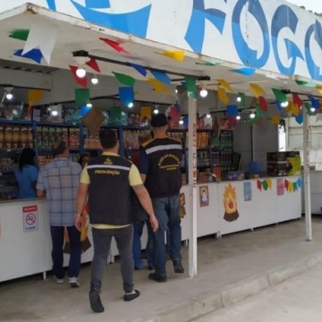 Recife abre licenciamento para barracas de artigos relativos à Copa do Mundo e festas de final de ano