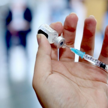 Olinda libera vacinação contra a covid-19 para pessoas com 27 anos