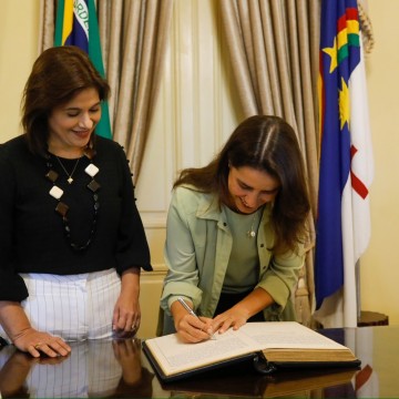 Raquel Lyra transmite cargo à vice-governadora Priscila Krause para cumprir agenda em Boston, na Brazil Conference 2024