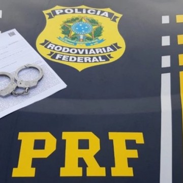 Homem procurado por quatro crimes é detido pela PRF em Caruaru