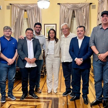 Antônio Moraes lidera grupo de prefeitos em audiência com a governadora Raquel Lyra